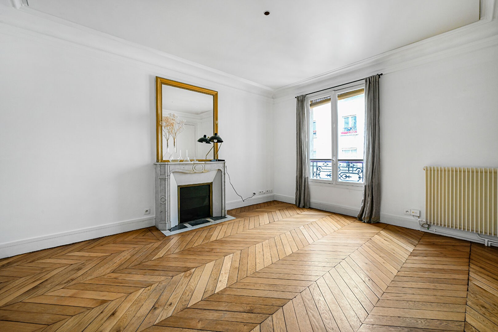 Appartement 3 pièces de 74.01 m²  - Paris 10ème  limite 9ème